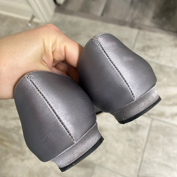 Manolo Blahnik Hangisi Flats – Grey Satin Jewel Buckle 38 8 - Picture 4 of 6